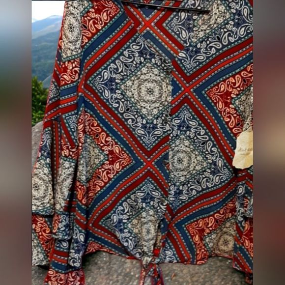 Altar'd State Womans Blouse with awesome bell sleeves - Picture 2 of 11